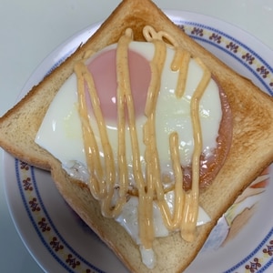 忙しい朝に☆目玉焼き乗せトースト